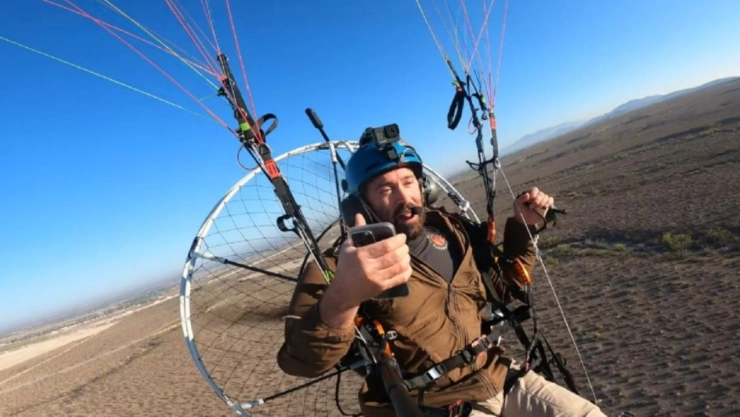 VIDEO: Youtuber cae desde 25 metros en su parapente y graba el momento