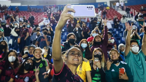 El ChatGPT seleccionó dónde se encuentran las mujeres más bonitas y futboleras
