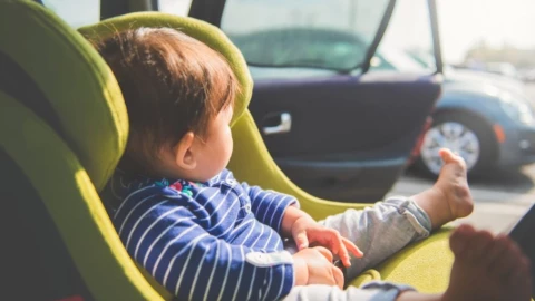 Ocurrió en Oxkutzcab: OLVIDA a su hijo en el taxi y pide AYUDA a la policía; así terminó la historia