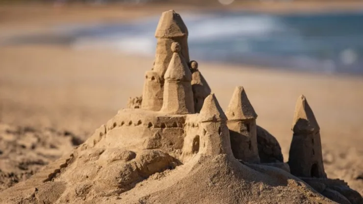 niño muere asfixiado por un castillo de arena en las playas de chile.jpg