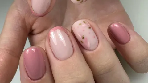 ideas de manicura rusa que alargan y estilizan los dedos