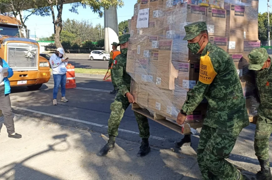 ¡La Secretaría de la Defensa Nacional nuevamente se une a las filas del Juguetón Azteca! ¡Unos verdaderos héroes!