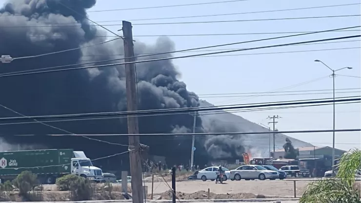 Incendio en el Bulevar 2000 por el Florido IV sección hoy sábado 23 de septiembre 2023