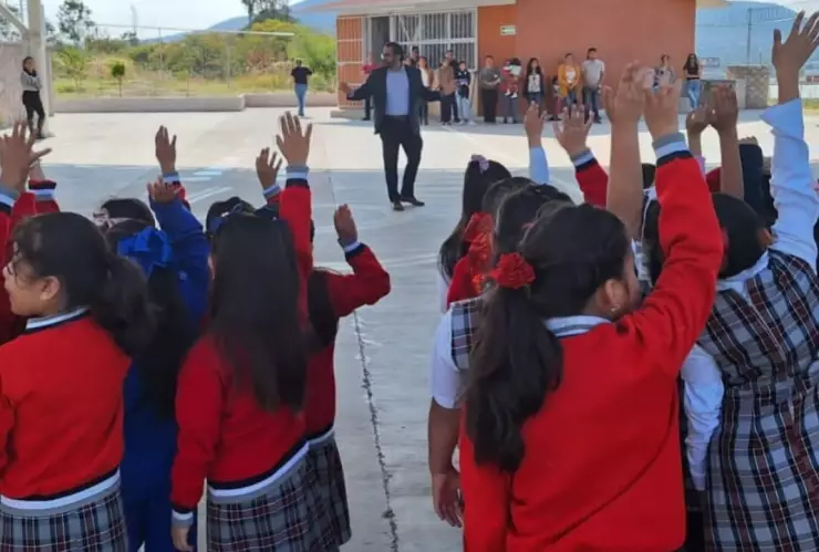 ¡Toma nota! Anuncian horario de invierno en escuelas de tres estados