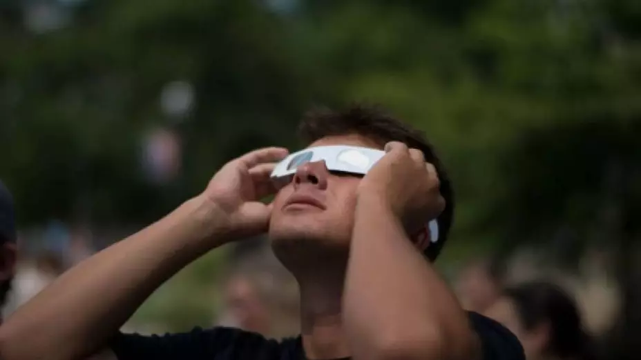 Eclipse Solar 2024_ ¿Los lentes para ver el eclipse tienen fecha de caducidad_ Esto sabemos