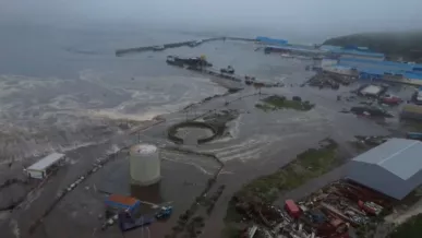  Tsunami inunda zona costera 