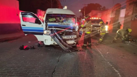 choque entre flecha azul y camioneta en Puebla