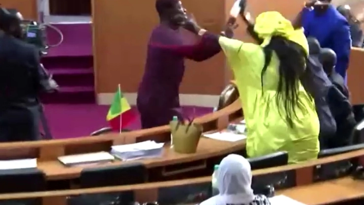 Pelea en el parlamento de Senegal