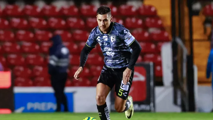 cuando juega gallos blancos.jpg