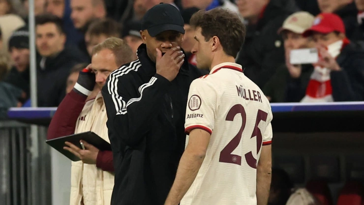 La razón por la que los futbolistas se tapan la boca al momento de hablar en un partido