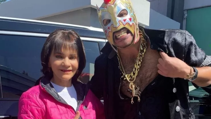 Pati Chapoy se sube al “Al Volante” con el Escorpión Dorado.