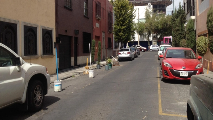 La obstrucción de la vía pública la puedes denunciar de forma presencial o en línea.