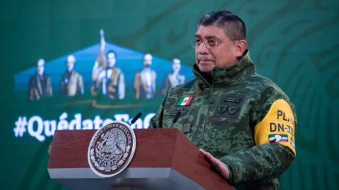 Luis Cresencio Sandoval, el secretario de la Defensa Nacional, present&oacute; el plan de distribuci&oacute;n de las vacunas. 