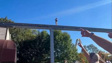 Así fue el cardiaco rescate de un niño que se subió a las vías del monorriel en Hersheypark
