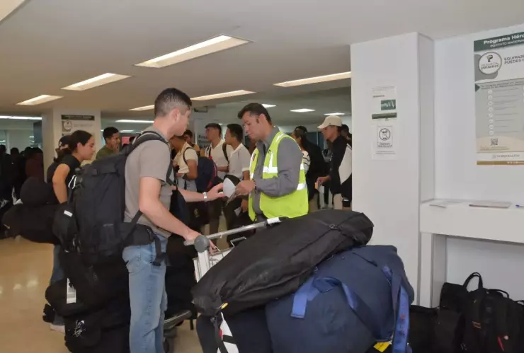 Regresa la tripulación al puerto de Veracruz tras el choque del Buque Cuauhtémoc