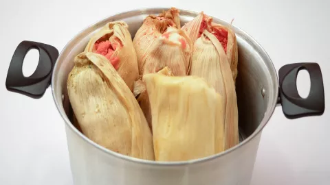 tamales de dulce en vaporera