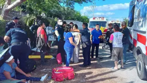 Se registra fuerte accidente en la Mérida-Valladolid; 2 personas murieron