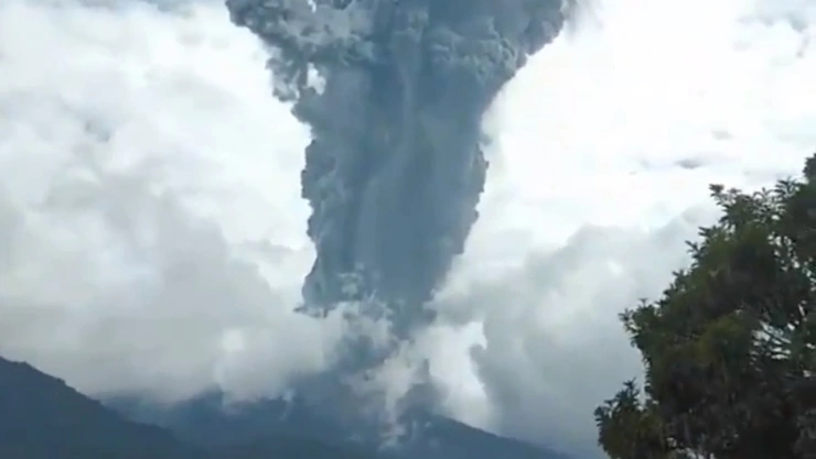 explosión volcán marapi
