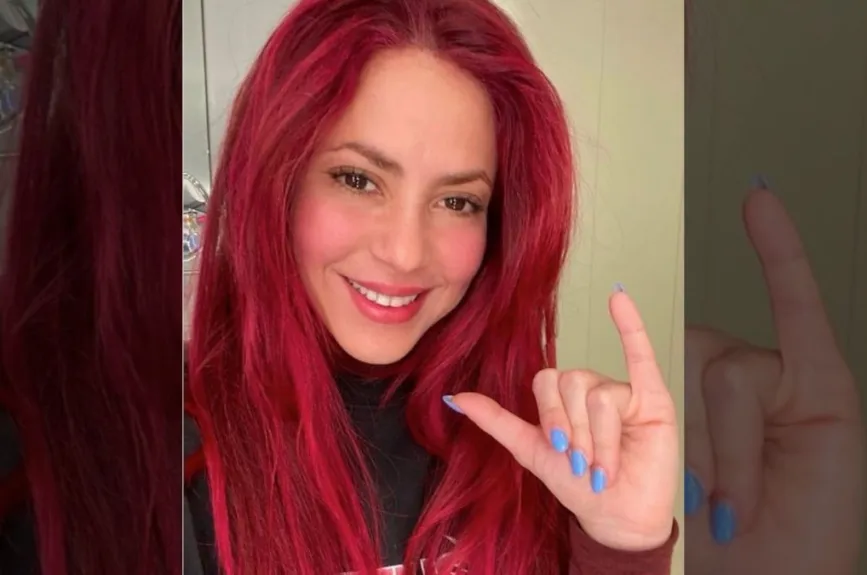 Shakira cabello rojo.jpg