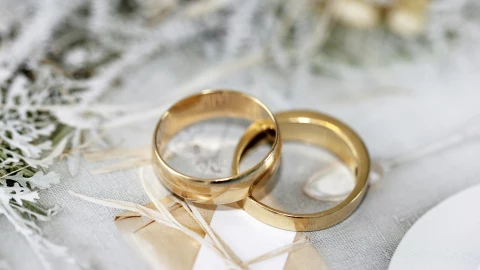 ¿Qué son los anillos de divorcio y desde cuándo se popularizaron