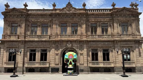 Mujer desnuda en Palacio de Gobierno de San Luis Potosi