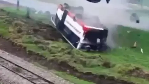 Captan aparatoso accidente de autobuses en Bogotá: 3 muertos y 33 heridos