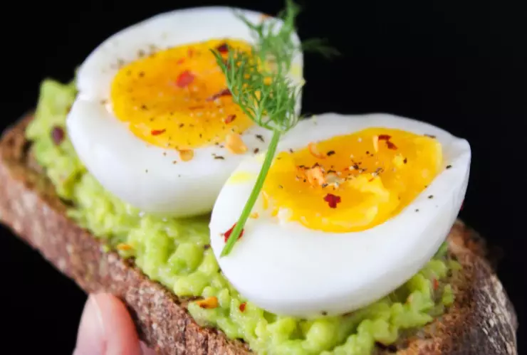 ¿Qué parte del huevo consumir para mantener la piel joven?