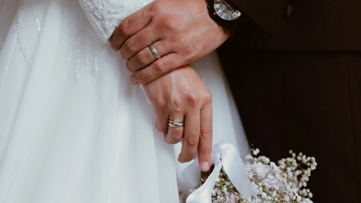 Frenan programa de Biden que prometía ciudadanía a medio millón de migrantes casados con estadounidenses