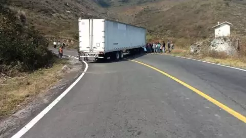 ¡Cuidado! Cierran carretera Orizaba-Tehuacán ¿Qué pasó?