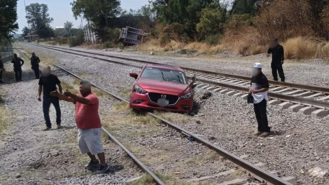 Intenta ganarle el paso al tren en Pénjamo y resultan lesionados, 30 de marzo 2025.png