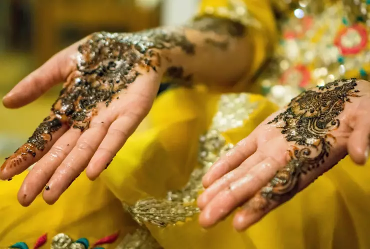 ¿Cómo eliminar las canas con henna? ¡Averígualo aquí!