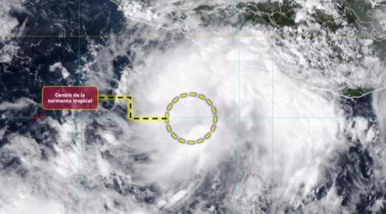 Tormenta tropical Simón amenza con ser huracán mayor frente a México