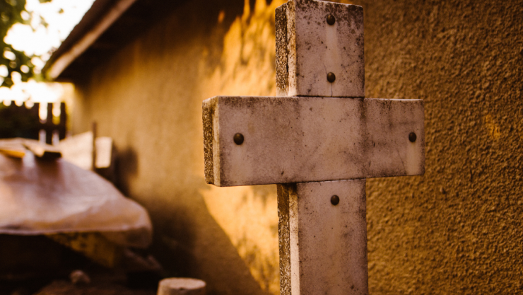 Hombre finge su muerte