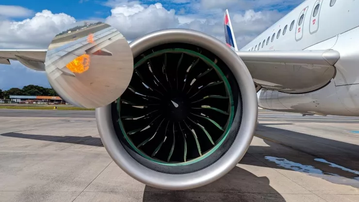 avion-incendio-motor-italia-ryanair