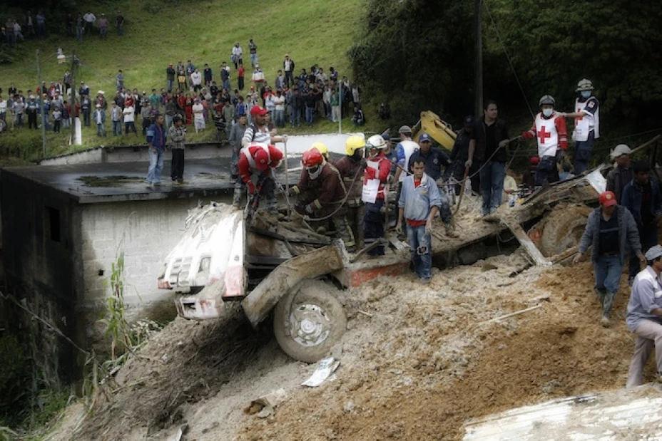 Aunque Ingrid se degrada a depresión tropical, existe el riesgo de que continúen las lluvias por la llegada del primer frente frío de la temporada, de acuerdo con datos del Sistema Meteorológico Nacional