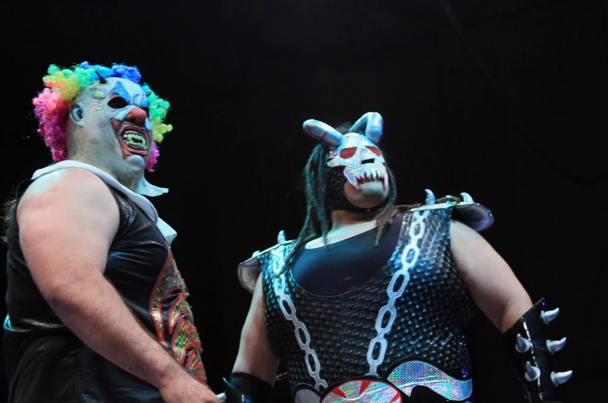 Luchadores gigantes en AAA