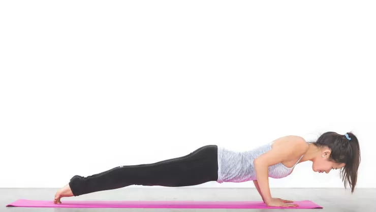 ¿Qué cantidad de flexiones seguidas debes hacer, según tu edad?