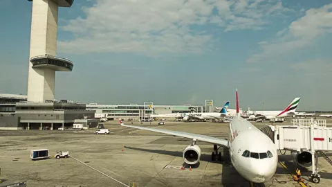 Emergencia aérea en JFK: pasajeros aterrorizados tras cierre del aeropuerto por alerta 7700
