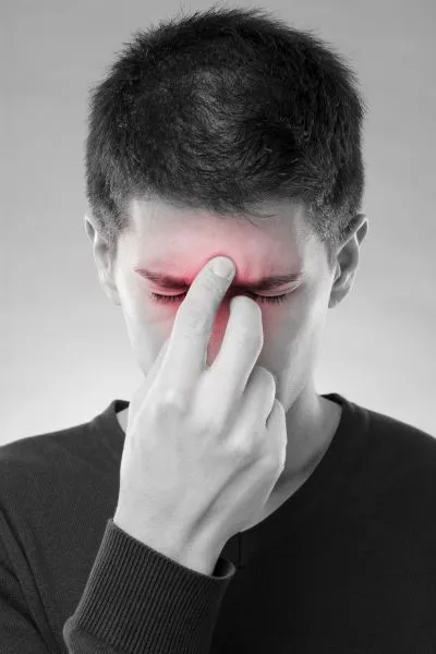 Los 3 riesgos de dormir con el ventilador encendido en temporada de calor, según expertos
