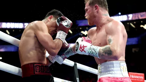 Canelo Alvarez v Dmitry Bivol round 9 EN VIVO