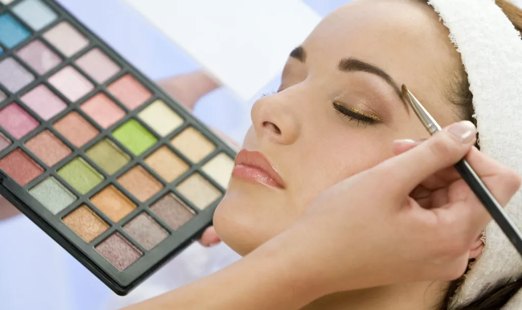 No lo creerás: con esta técnica puedes hacer que tu maquillaje dure todo el día y sin retocarlo