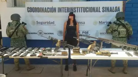 Armamento de alto poder, incluyendo un fusil Barrett .50, decomisado por militares tras enfrentamiento en Aguaruto, Culiacán