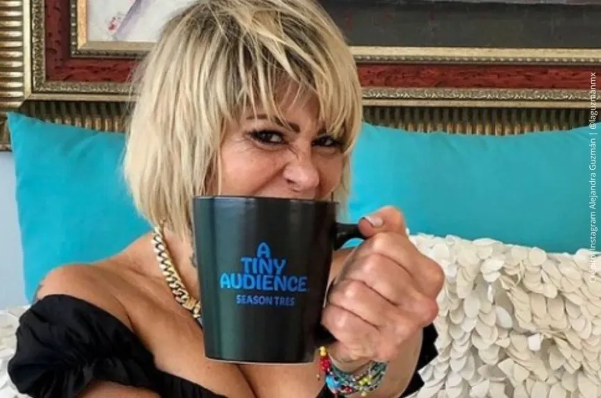 Alejandra Guzmán tomando café..jpg