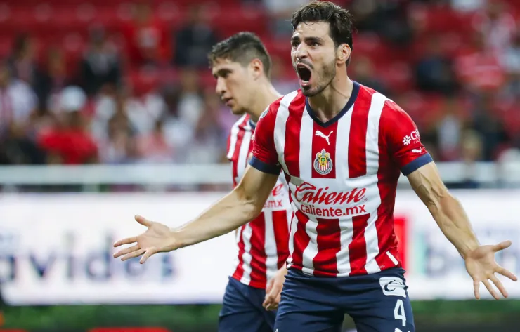 Antonio Briseño explota en partido de Chivas Liga MX