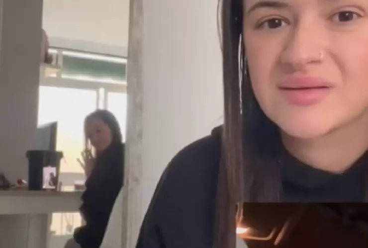 VIDEO_ Hace broma de Halloween a su novio con espejo sin reflejo
