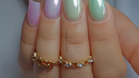 6 diseños de uñas efecto aurora que te encantarán para esta temporada: en manos o pies