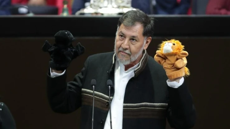 Noroña redes sociales autocorrector