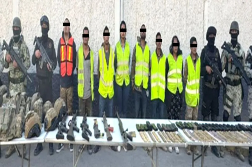 FOTOS: Cae en Hidalgo, Nuevo León, sicarios con arsenal del Ejército y fusil Barret