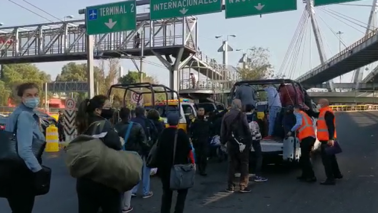 bloqueo-aeropuerto-cdmx-manifestantes.png