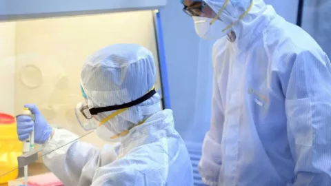 Chinos crefan nueva cepa de Covid con mortalidad del 100%